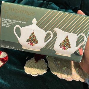 Vintage 1987 CHINA CHRISTMAS TREASURE‎ PATTERN - CREAM & SUGAR SET